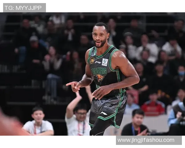 辽宁男篮力克广州队，取得三连胜喜迎新赛季开门红